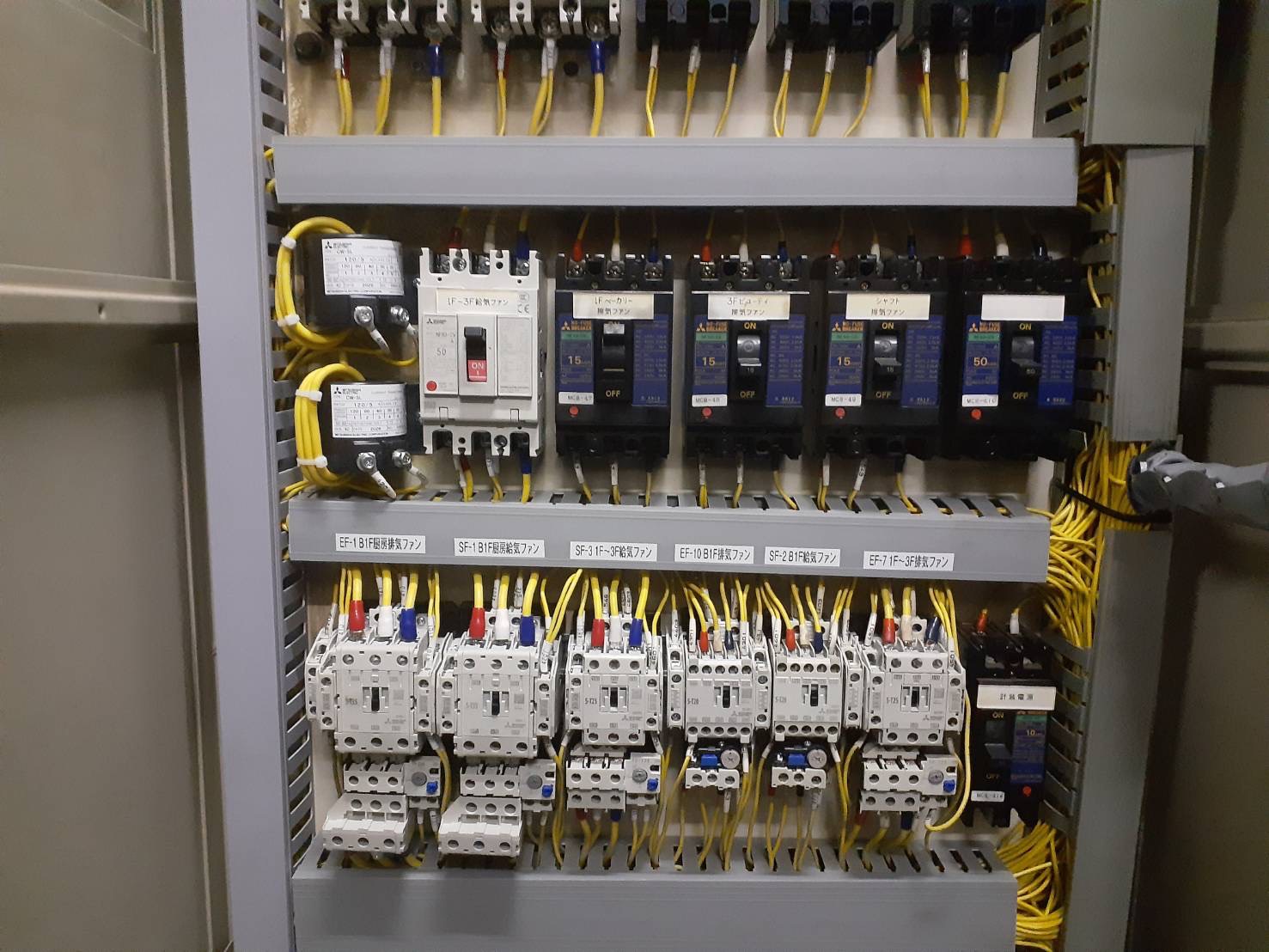 修繕完了後の分電盤内部