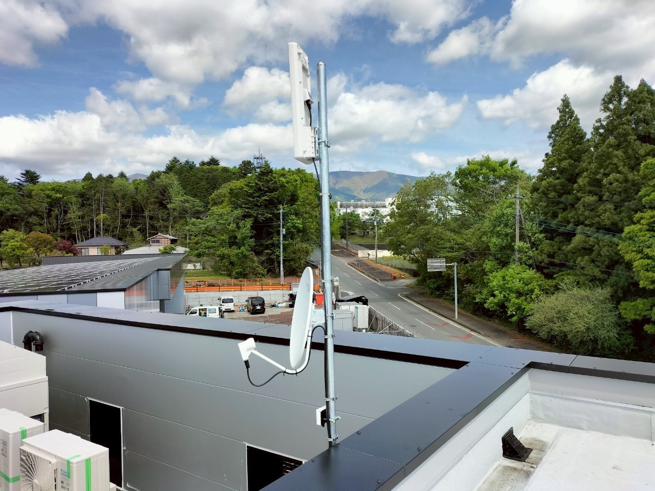設置完了後の屋上アンテナ全景