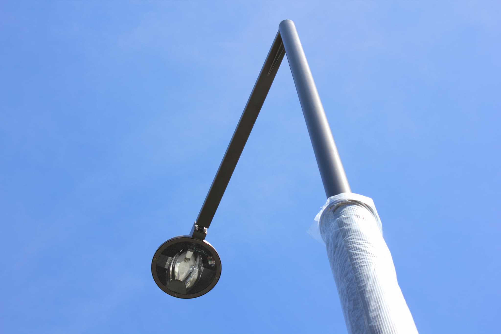 街角の外灯の設置工事